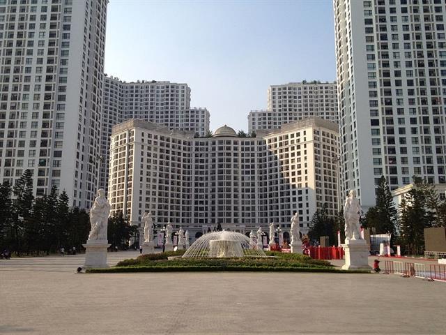 Experts suggest caution regarding investments in realty stocks