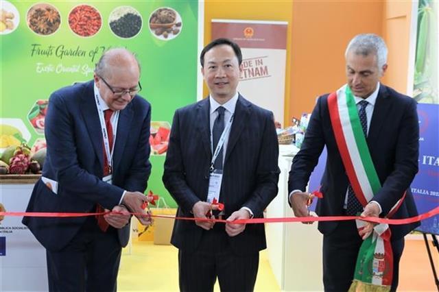 Viet Nam showcases farm produce at Macfrut trade fair in Italy