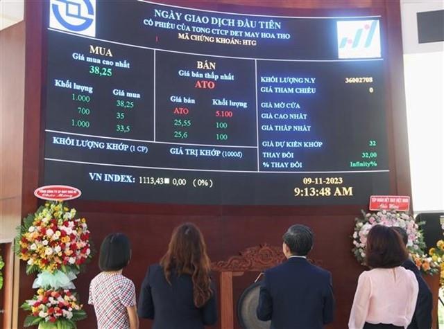 Two banks plan to shift trading platform this year