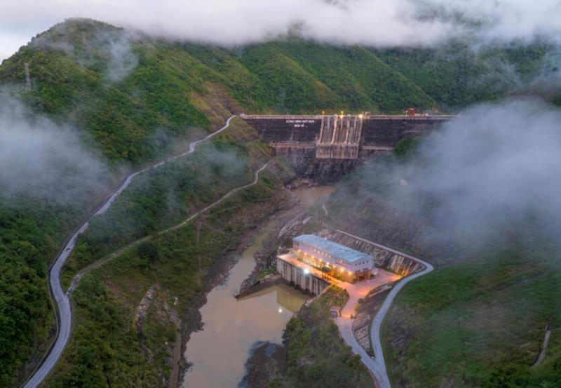 Caged fish at hydroelectric reservoir