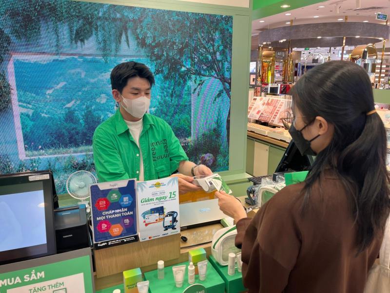 NAPAS, Mastercard join forces to boost contactless payment