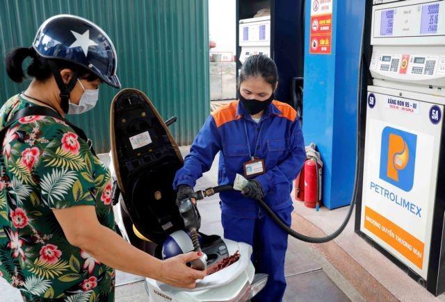 Petrol distributors not allowed to buy from each other: Draft