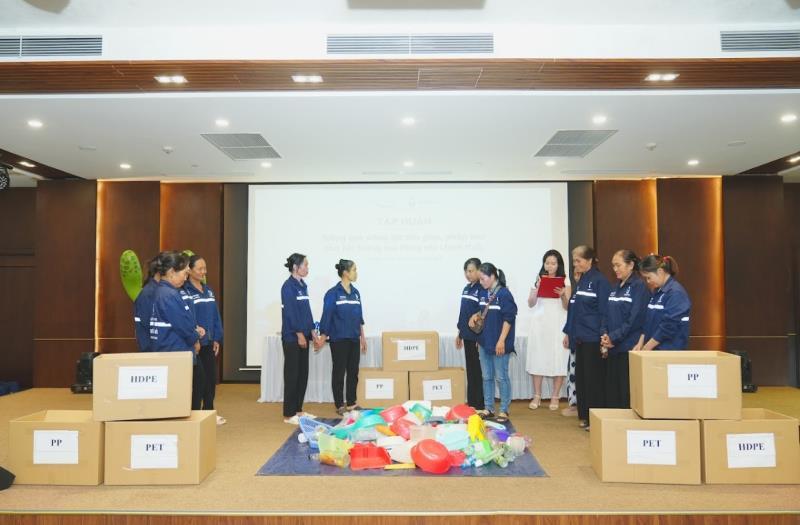 Workshop trains on plastic waste collection and recycling for informal workers