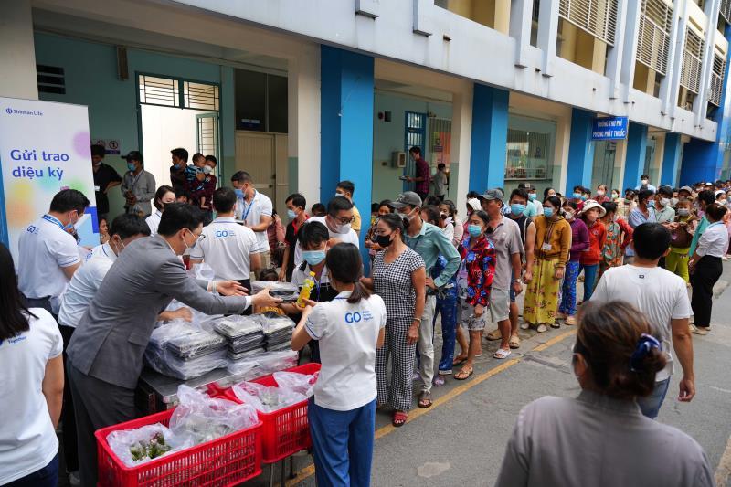 Shinhan Life Vietnam donates over a thousand meals to paediatric patients at Childrens Hospital 1